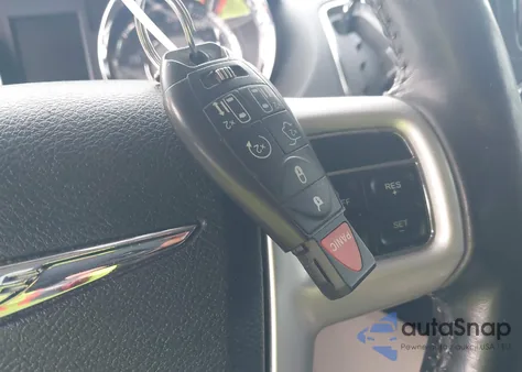 2014 Chrysler Town & Country Touring z USA, uszkodzony, nr VIN 2C4RC1BG2ER348376